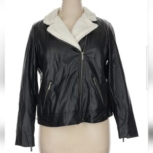 💥Sale💥Torrid Black Leather Jacket with Cream Collar